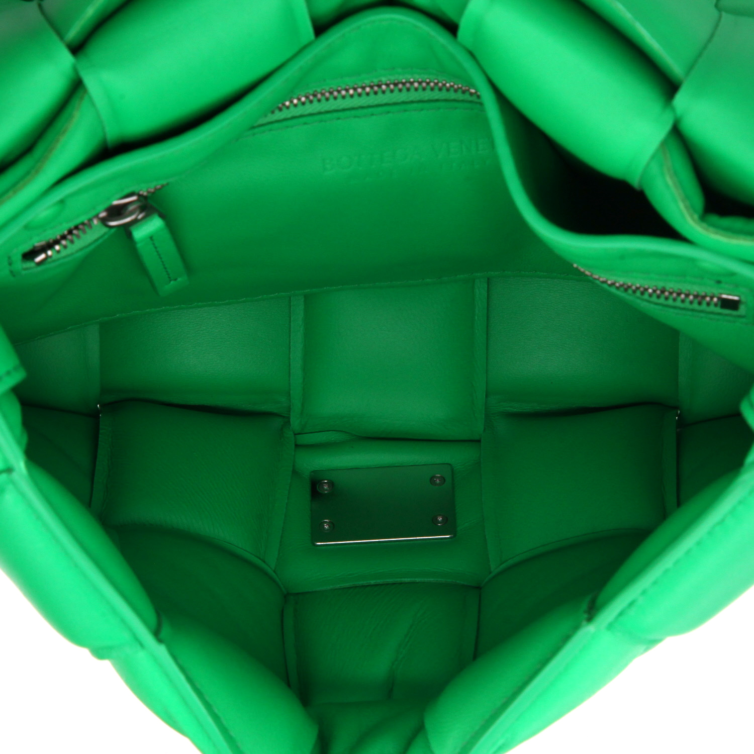 Bottega Veneta  Padded Cassette shoulder bag  in green intrecciato leather - Detail D8