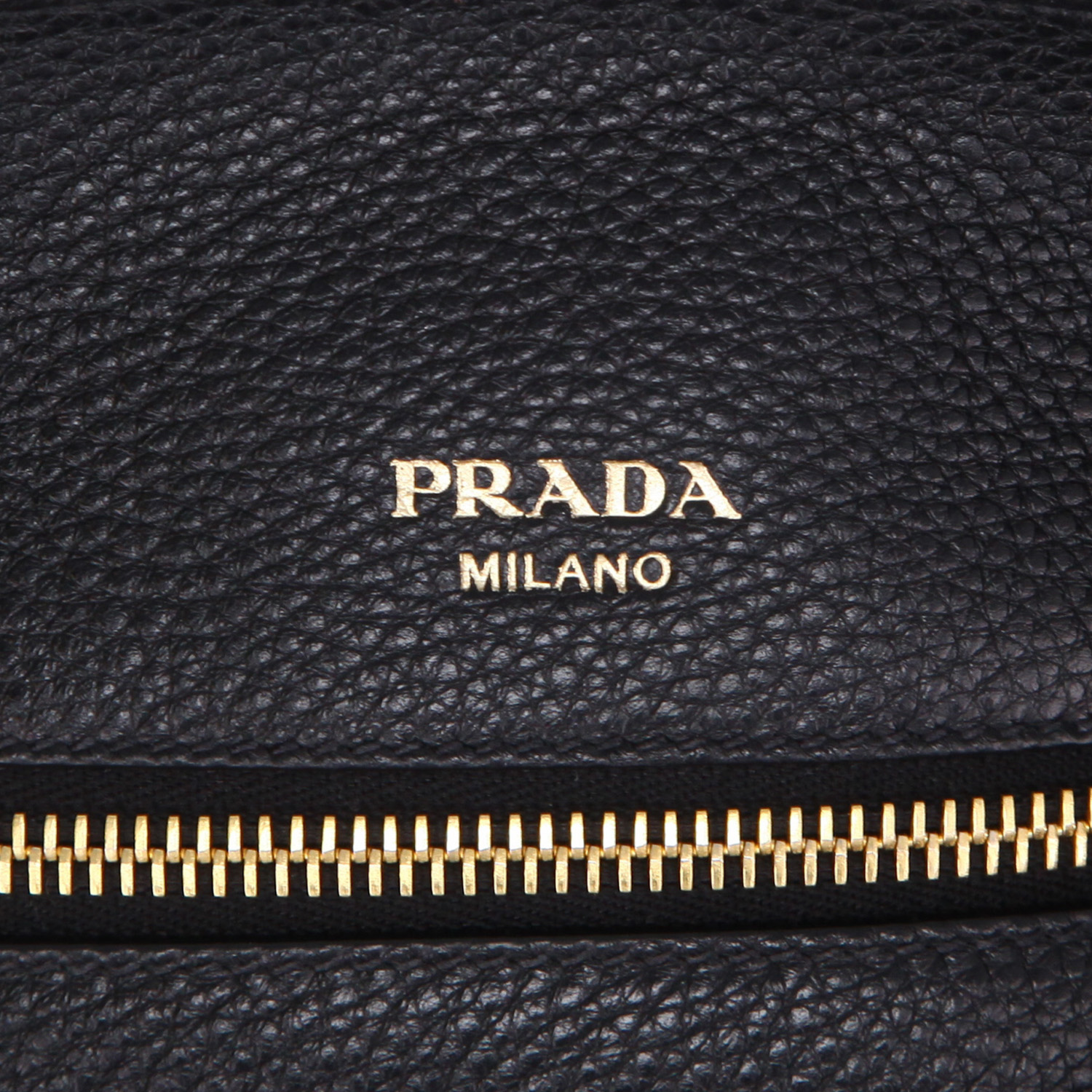 Bolso de mano Prada   en cuero granulado negro - Detail D9