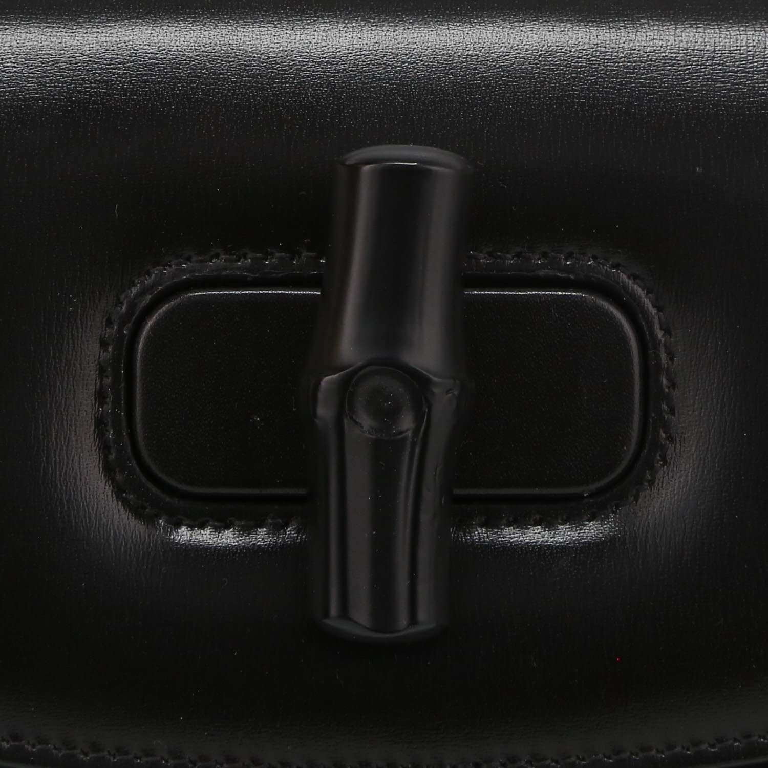 Gucci Bamboo medium model shoulder bag in black leather and black bamboo - Detail D1