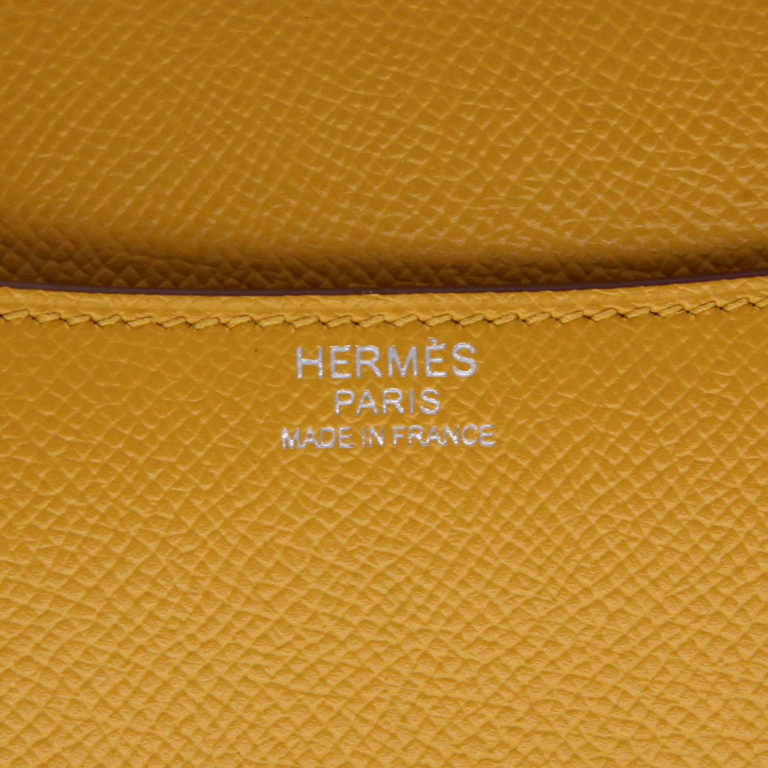 Sac à main Hermès  Constance grand modèle  en cuir epsom jaune - Detail D2