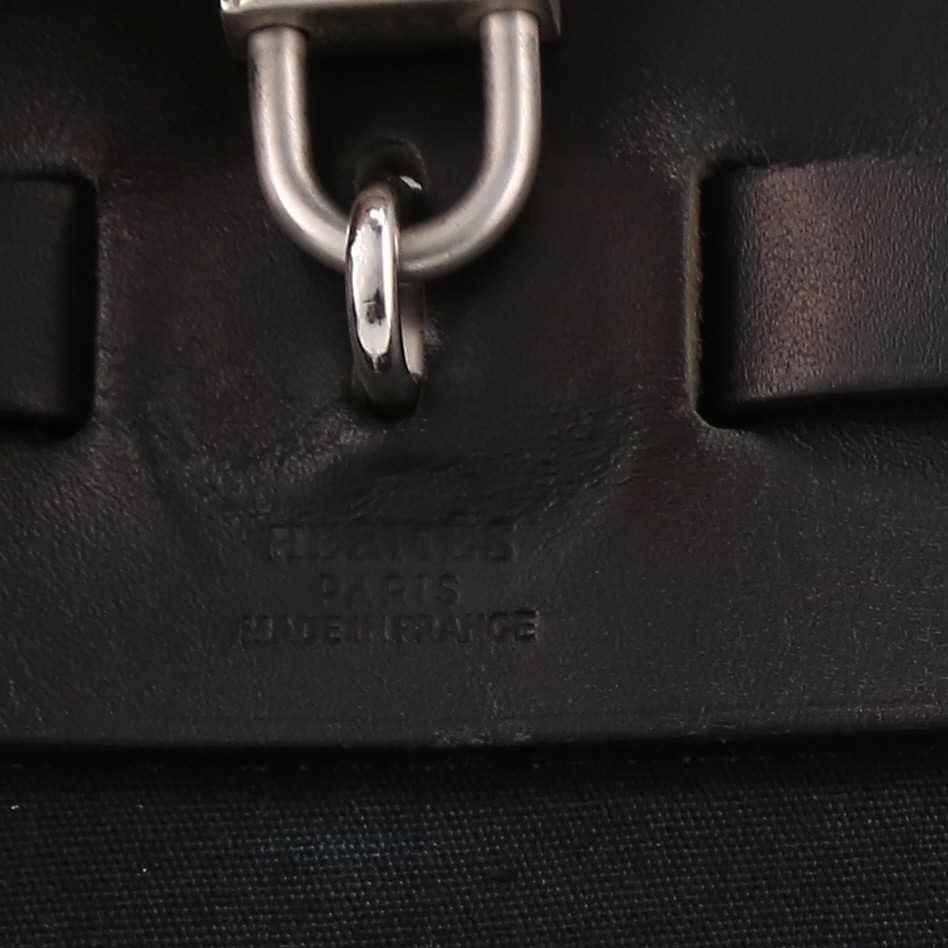 Sac porté épaule ou main Hermès  Herbag en toile noire et cuir noir - Detail D9