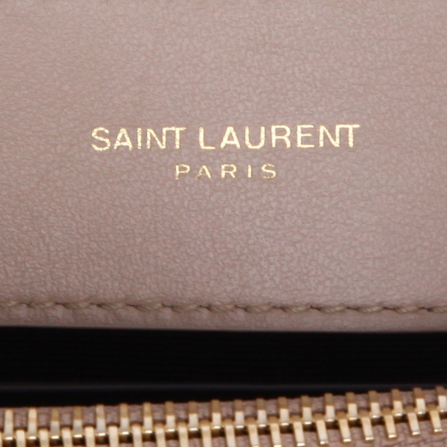 Bolso bandolera Saint Laurent  Loulou modelo pequeño  en cuero acolchado con motivos de espigas beige - Detail D9