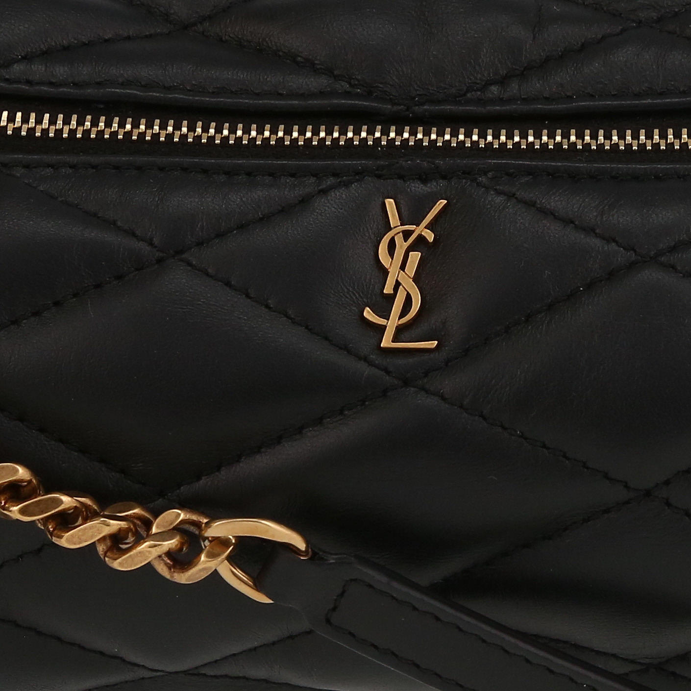 Bolso de mano Saint Laurent  Sade modelo pequeño  en cuero acolchado negro - Detail D1