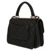 Bolso de mano Chanel  Trendy CC en cuero acolchado negro - Detail D5 thumbnail