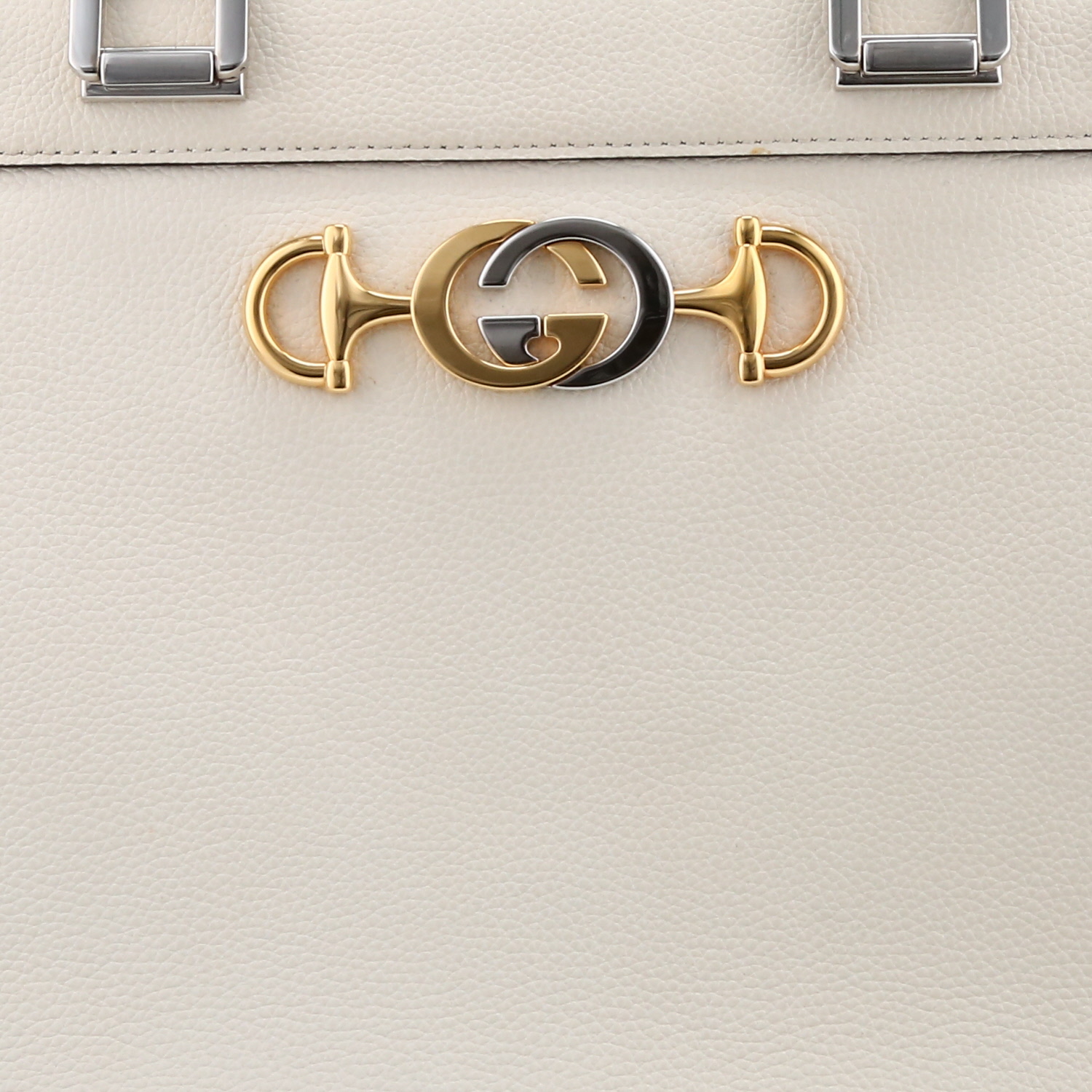 Gucci Zumi shoulder bag in white leather - Detail D1