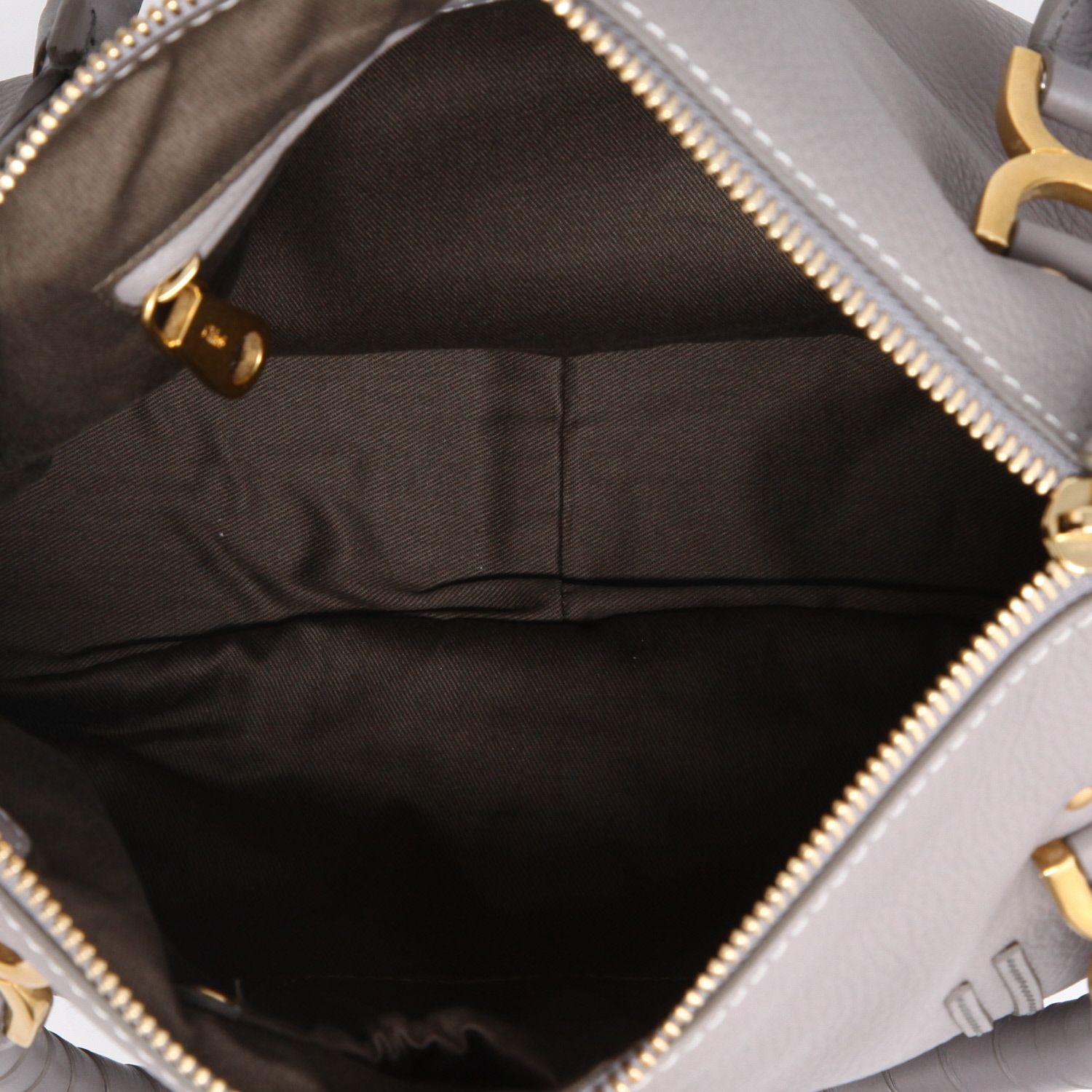 Bolso de mano Chloé  Marcie en cuero granulado gris - Detail D8