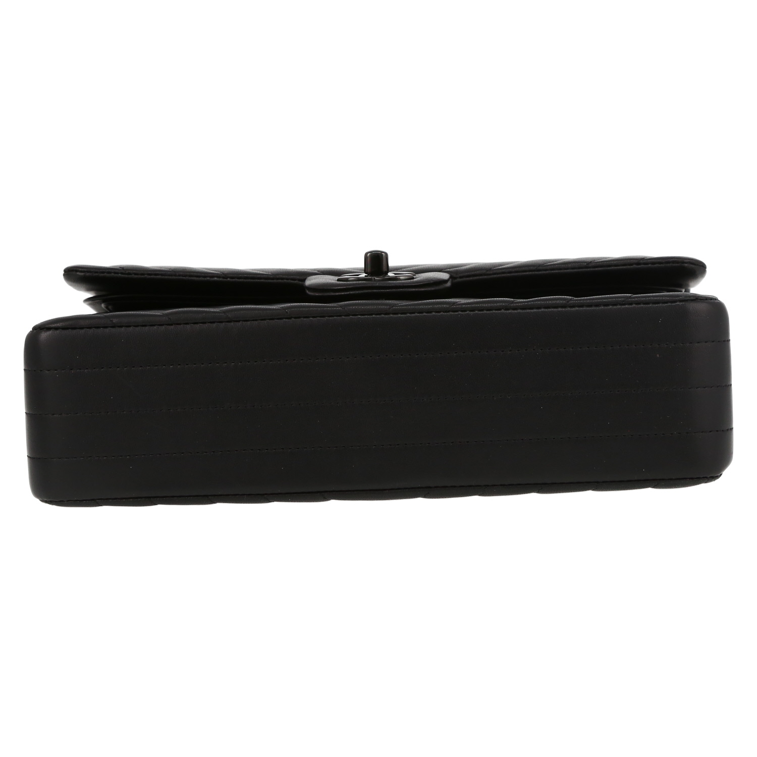 Sac à main Chanel Timeless en cuir matelassé noir - Detail D4