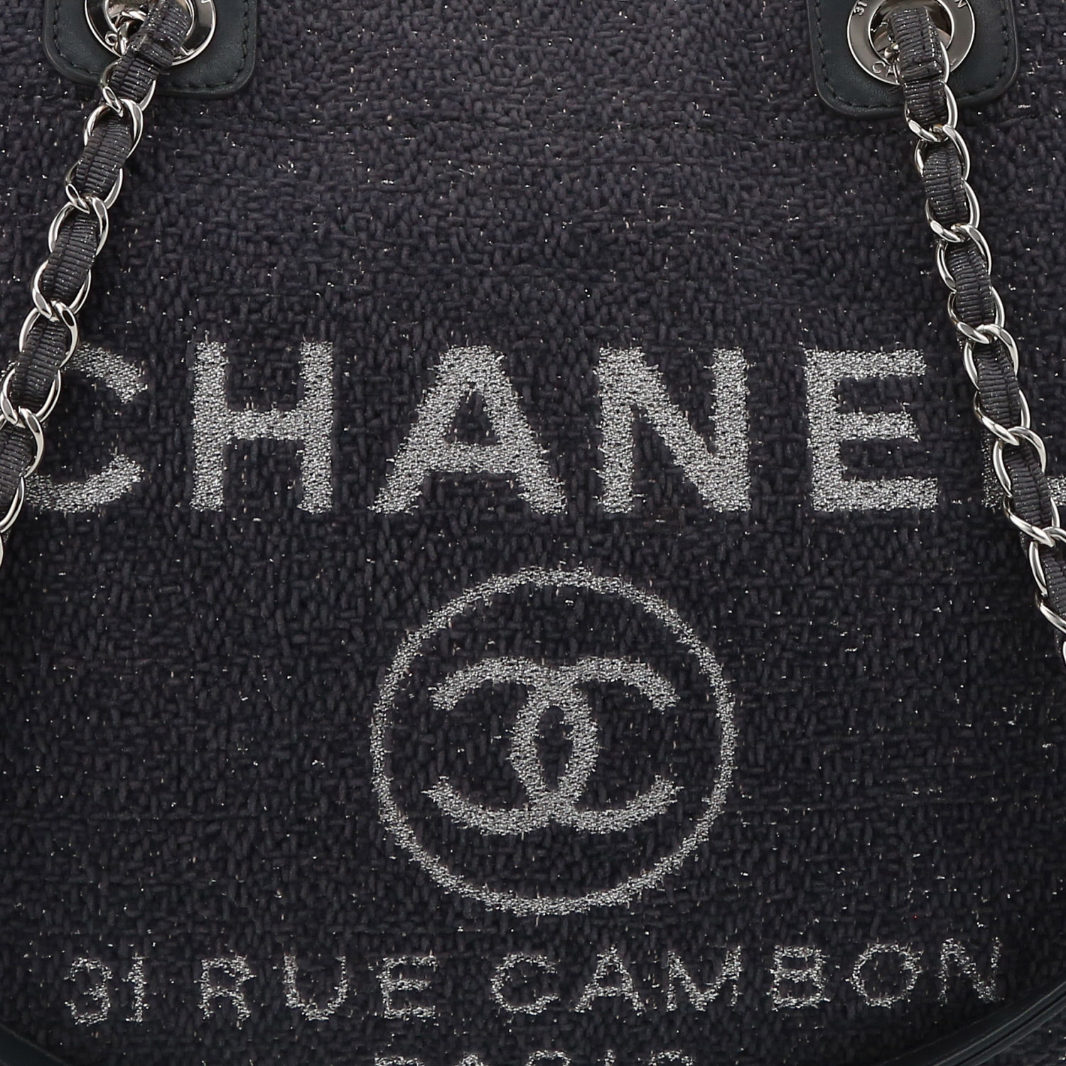 Shopping bag Chanel  Deauville in tweed blu marino e argentato e pelle blu marino - Detail D1