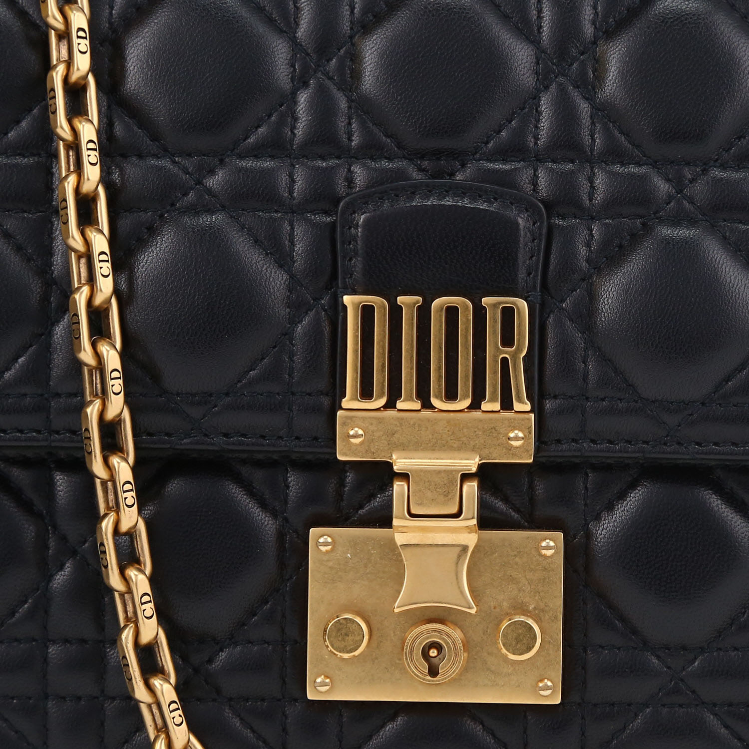 Sac bandoulière Dior  Dioraddict en cuir cannage noir - Detail D1