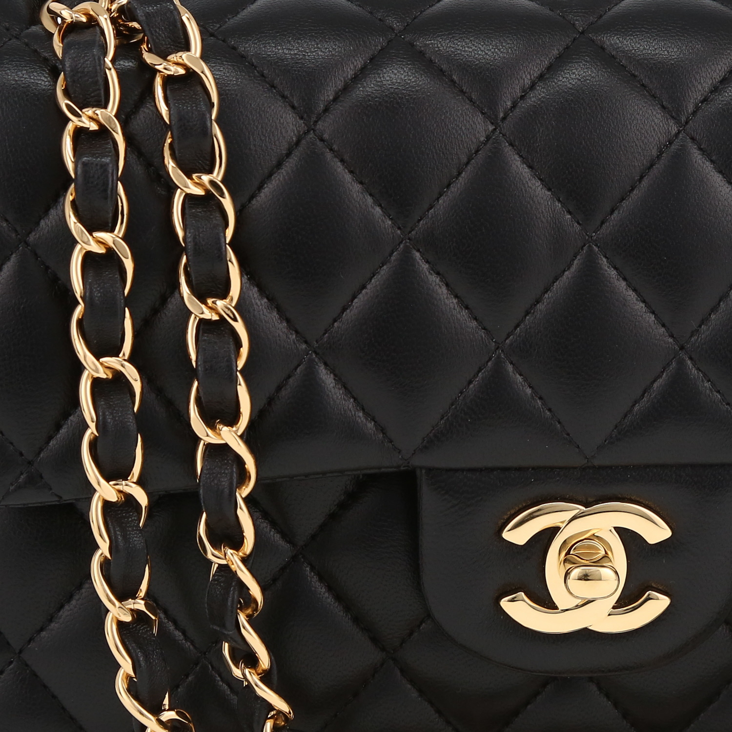Bolso de mano Chanel  Timeless Petit en cuero acolchado negro - Detail D1