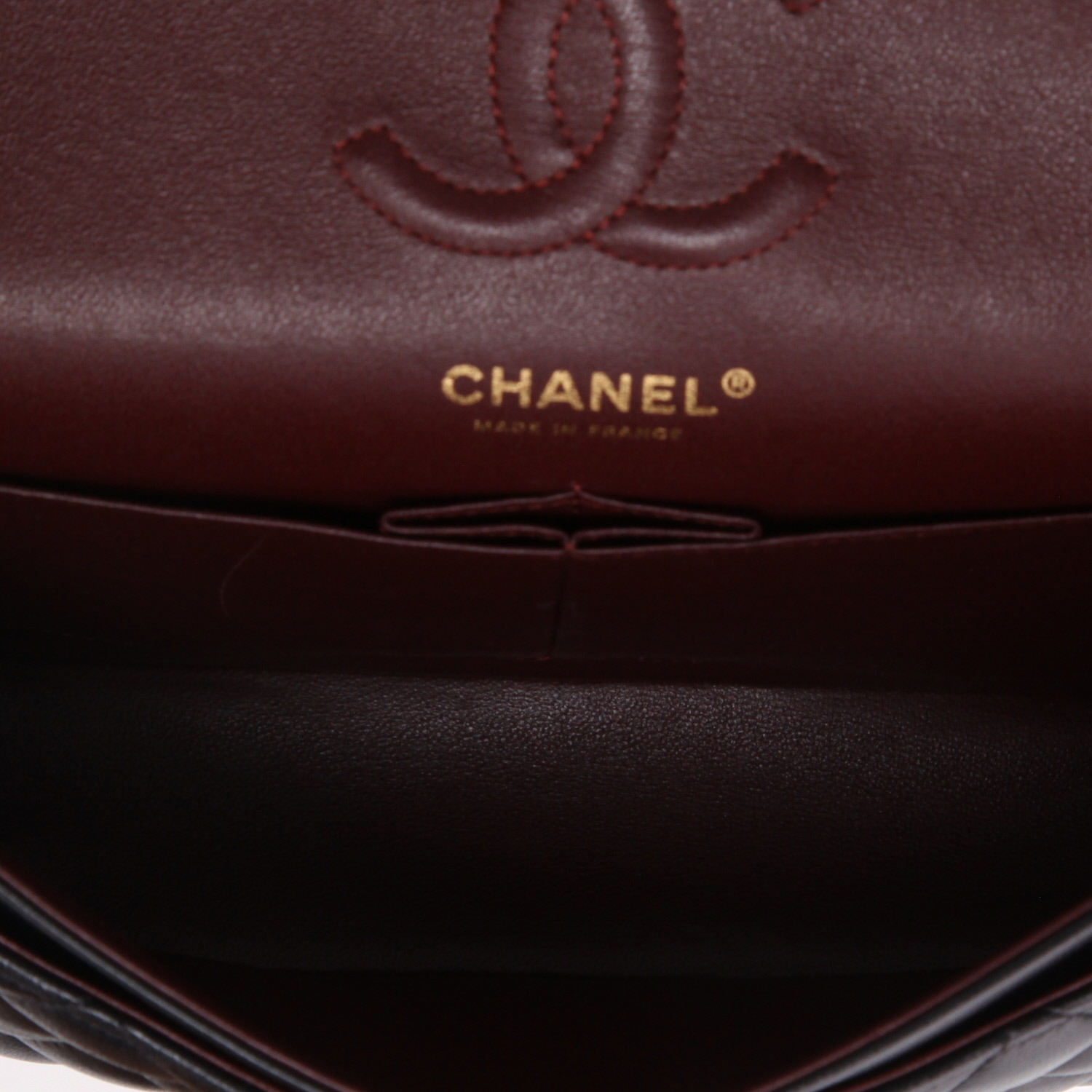 Bolso de mano Chanel  Timeless Petit en cuero acolchado negro - Detail D8