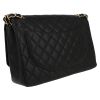 Chanel  Timeless Maxi Jumbo shoulder bag  in black quilted grained leather - Detail D6 thumbnail