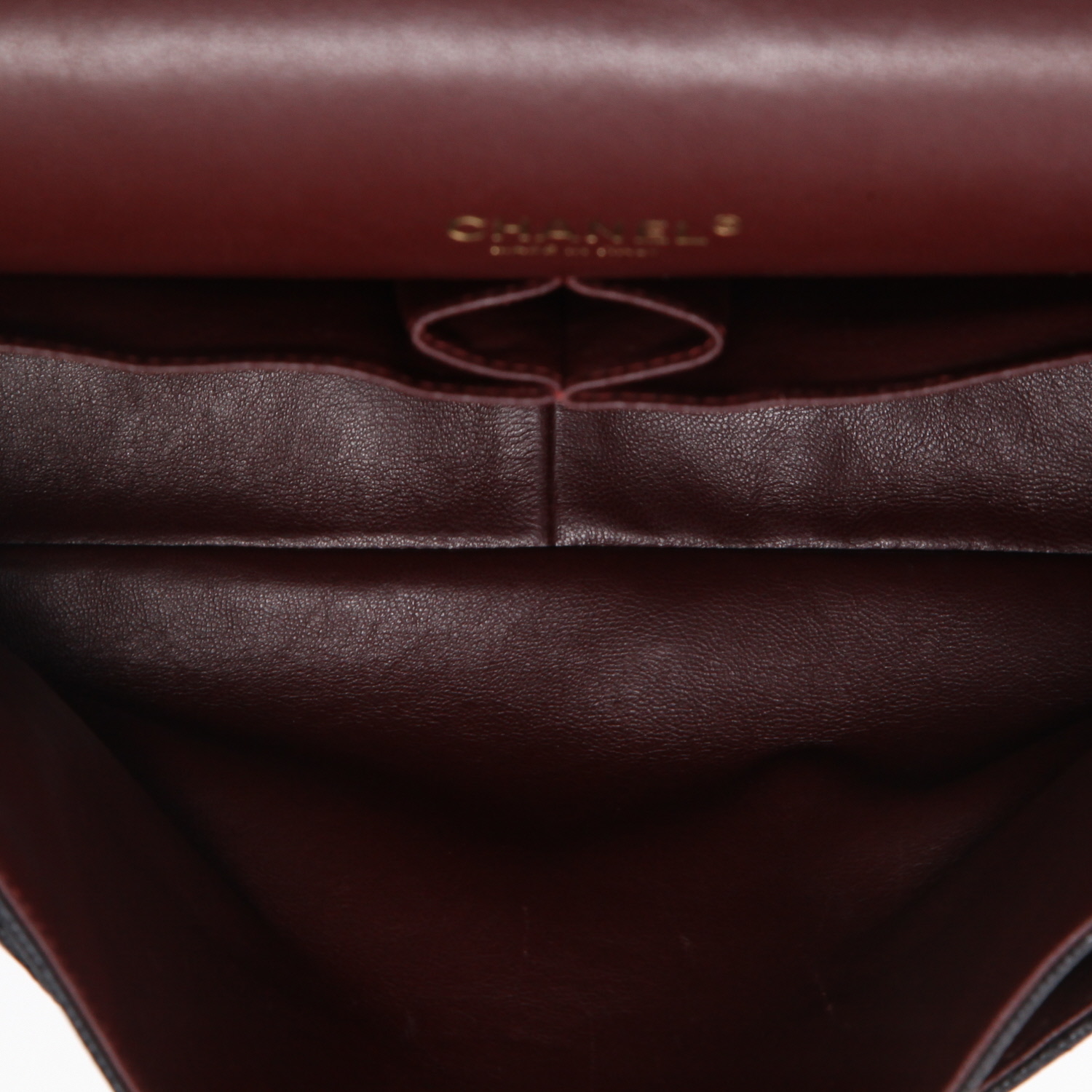 Chanel  Timeless Maxi Jumbo shoulder bag  in black quilted grained leather - Detail D8