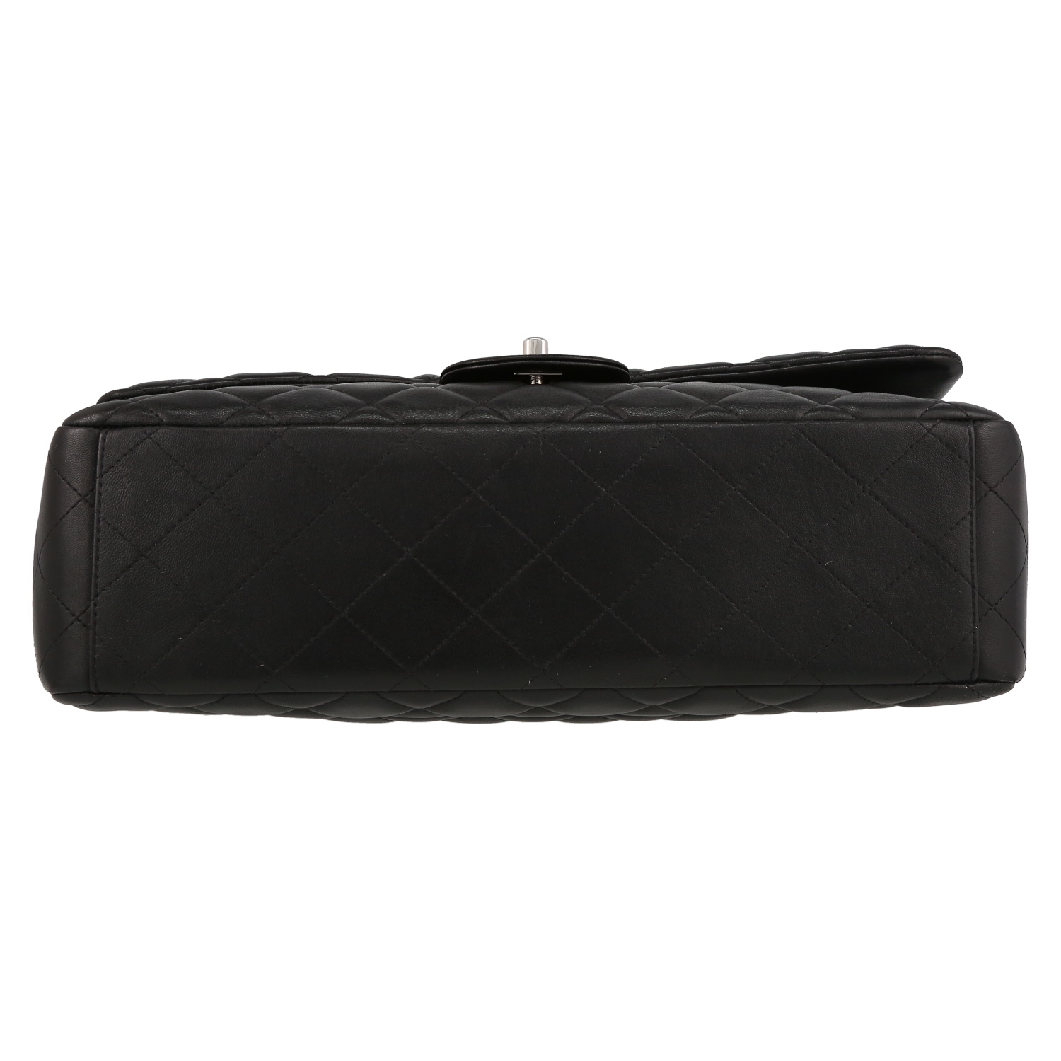 Sac bandoulière Chanel Timeless Maxi Jumbo en cuir matelassé noir - Detail D4