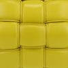 Borsa a tracolla Bottega Veneta  Padded Cassette in pelle intrecciata gialla - Detail D1 thumbnail