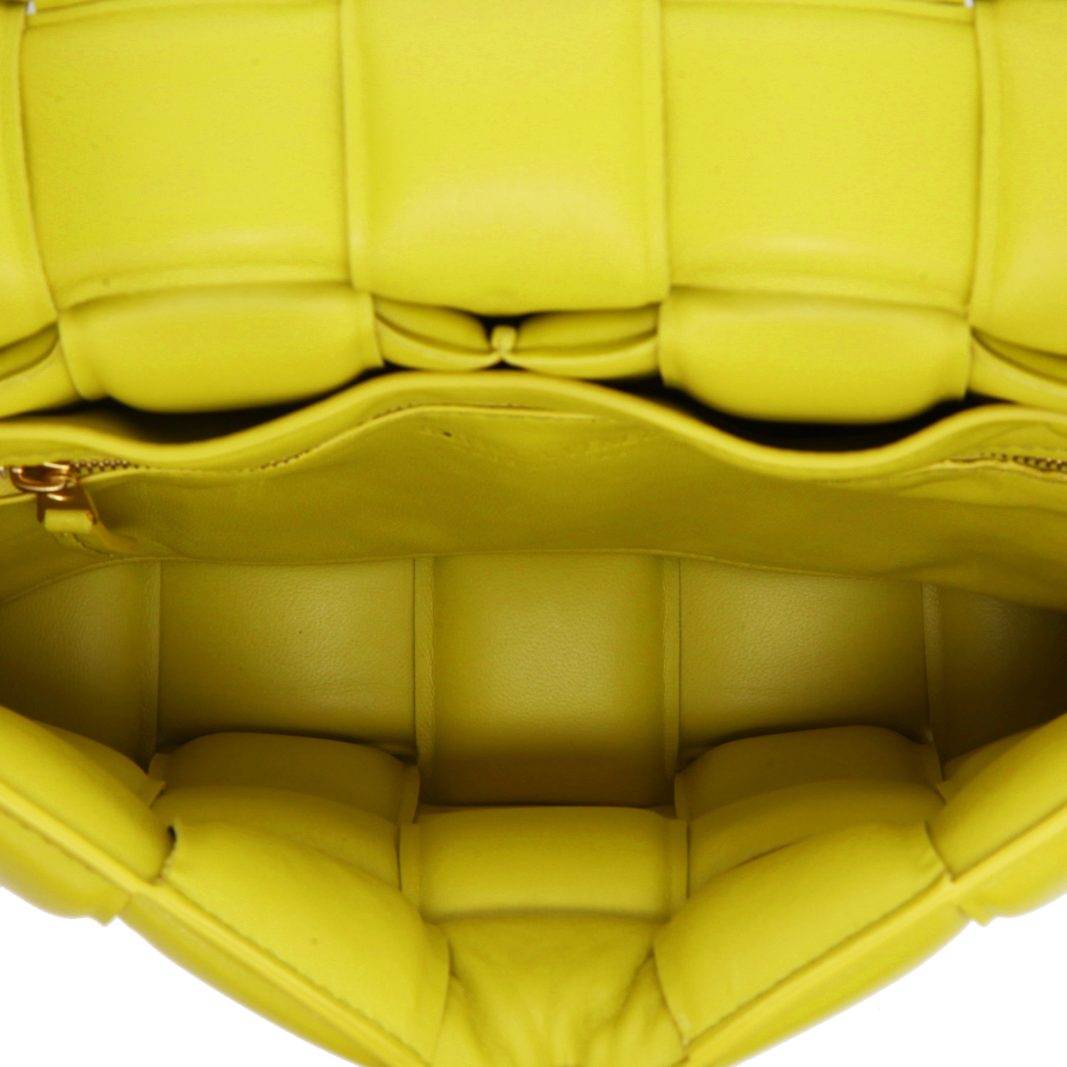 Bottega Veneta  Padded Cassette shoulder bag  in yellow intrecciato leather - Detail D8