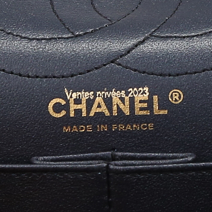 Bolso bandolera Chanel  Chanel 2.55 en terciopelo azul marino y marrón - Detail D9