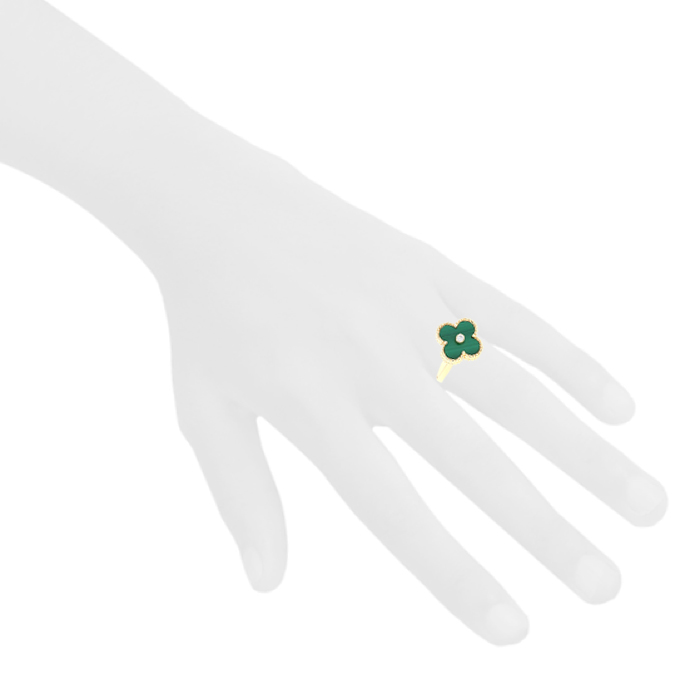 Van Cleef & Arpels Alhambra Vintage ring in yellow gold, malachite and diamond - Detail D1