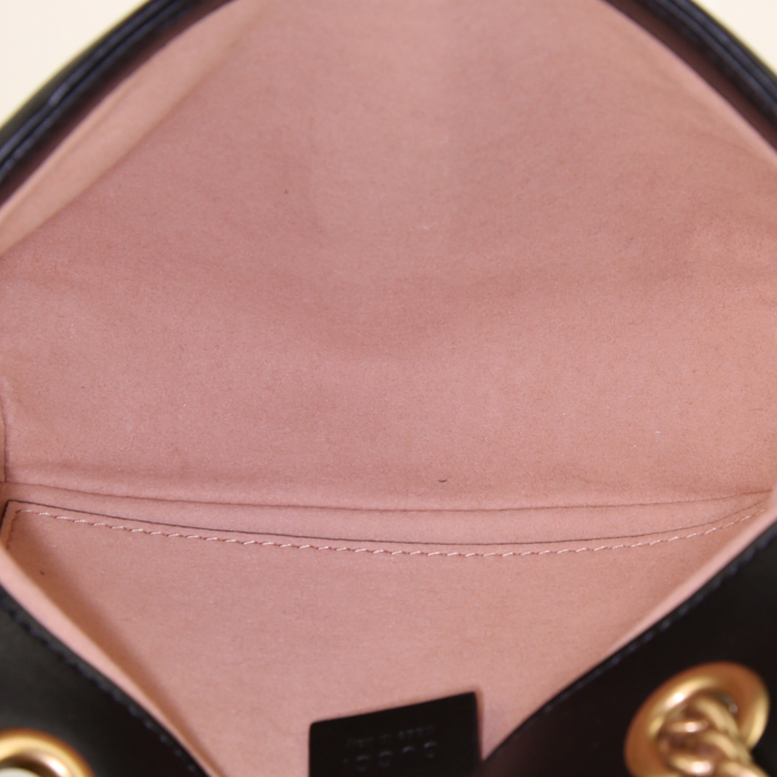 Borsa a tracolla Gucci GG Marmont mini in pelle trapuntata nera con decori geometrici - Detail D3