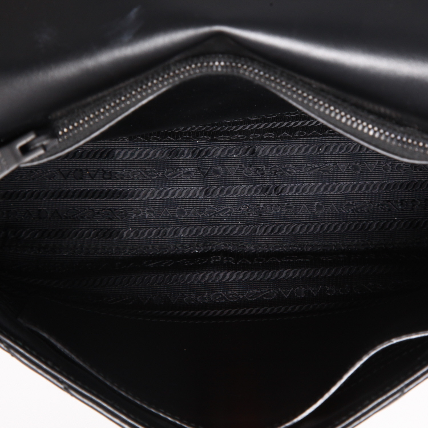 Bolso bandolera Prada  Diagramme en cuero acolchado negro - Detail D8