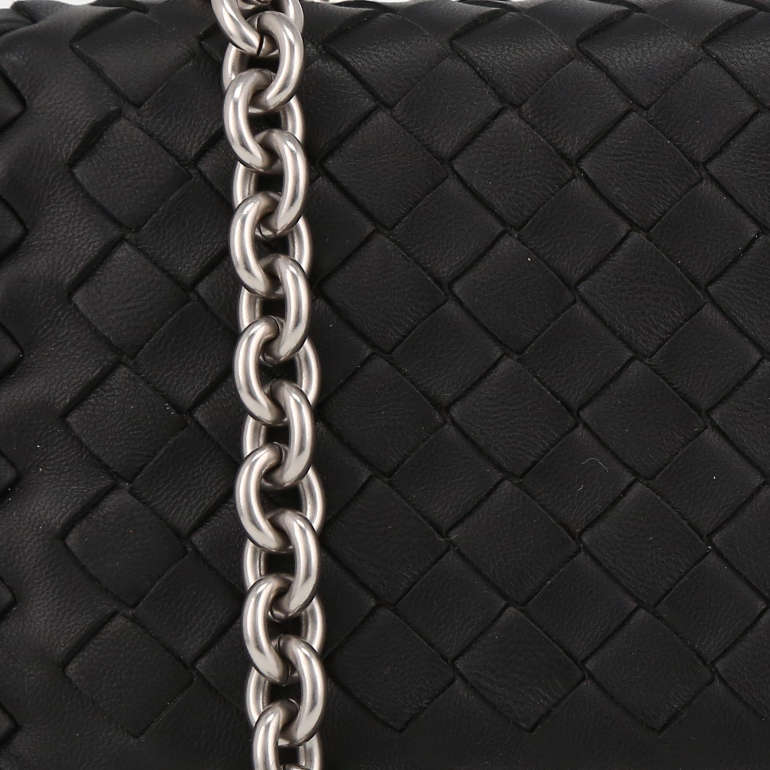 Bolso de mano Bottega Veneta  Olimpia en cuero intrecciato negro - Detail D1