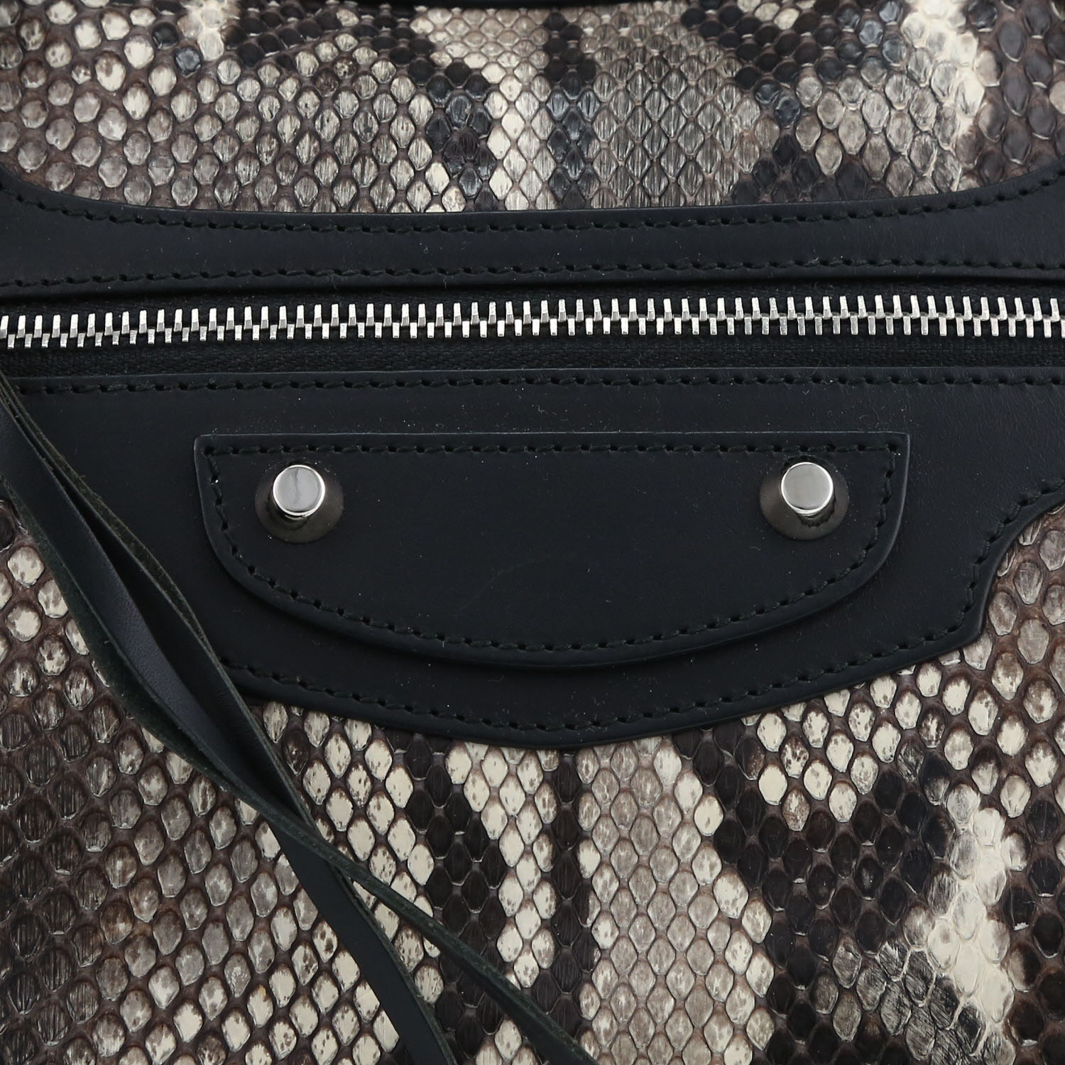 Sac à main Balenciaga  City en cuir noir et python beige - Detail D1