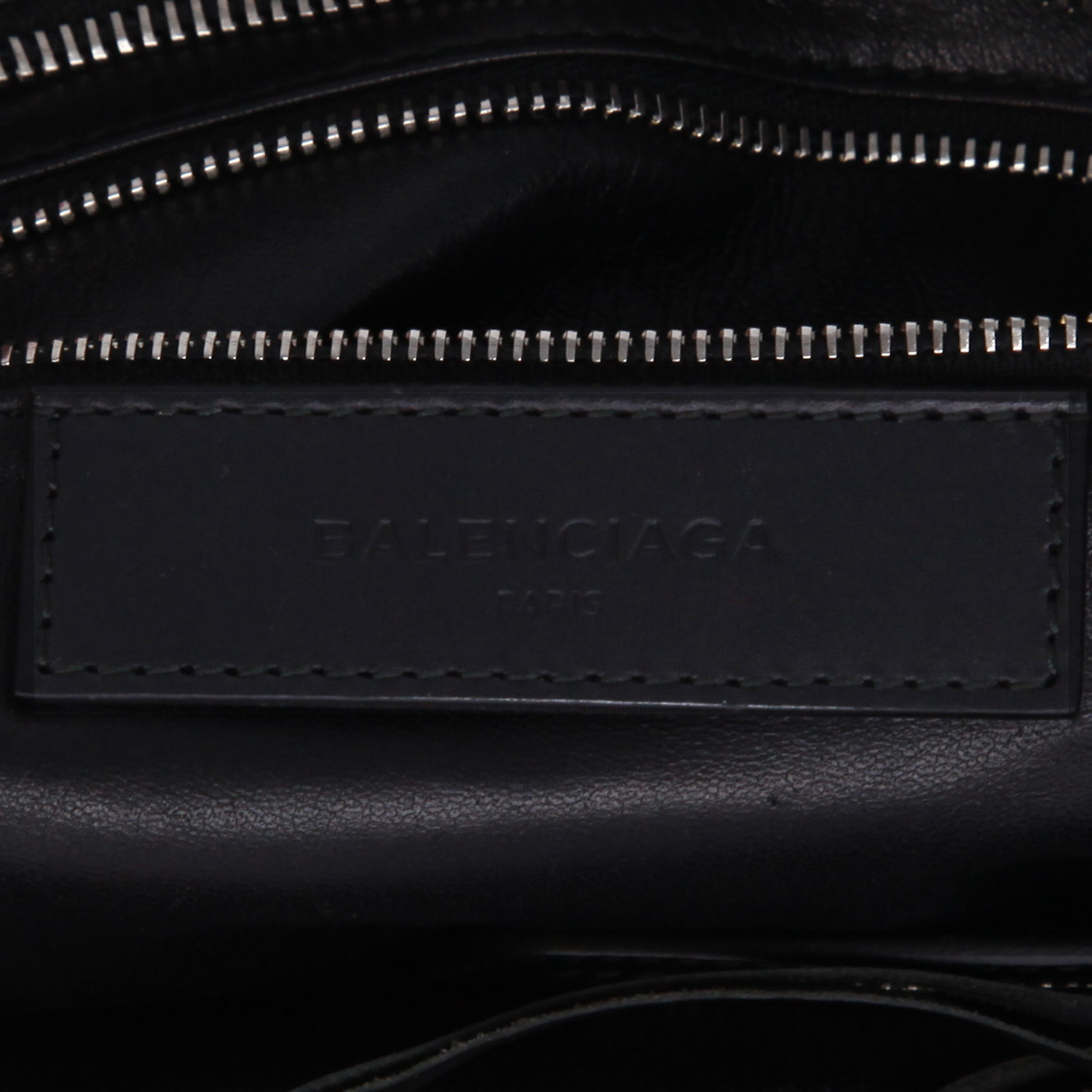 Sac à main Balenciaga  City en cuir noir et python beige - Detail D9
