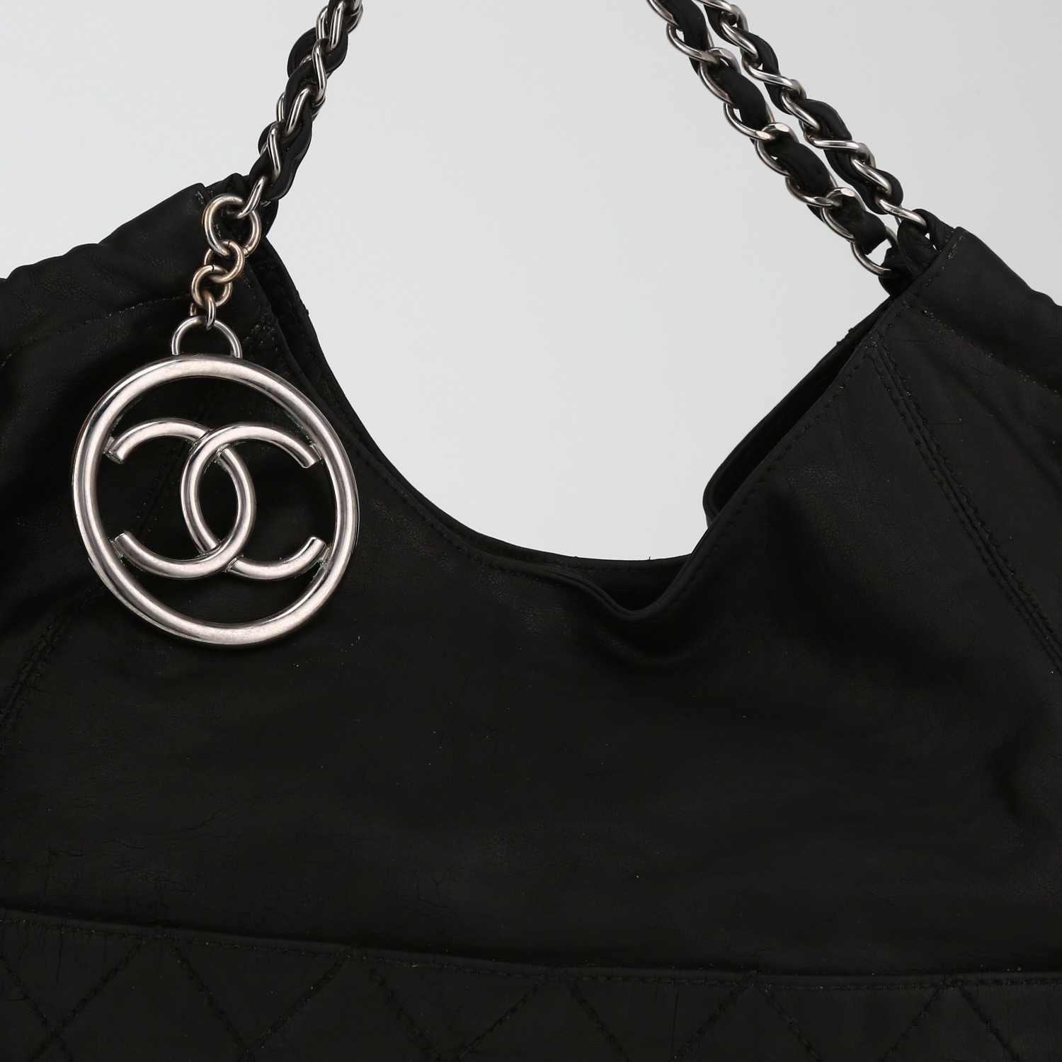 Bolso Cabás Chanel  Coco Cabas en cuero negro - Detail D1