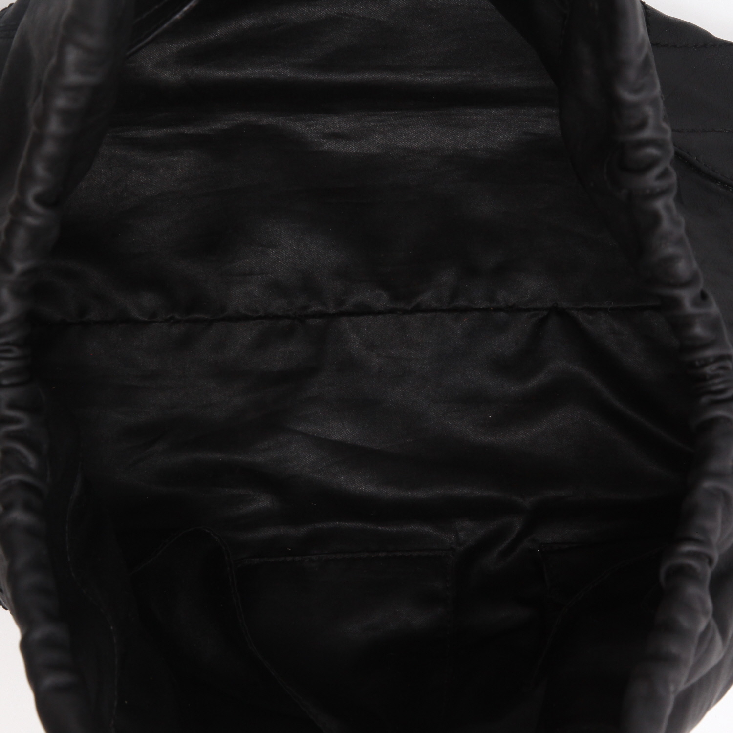 Bolso Cabás Chanel  Coco Cabas en cuero negro - Detail D8