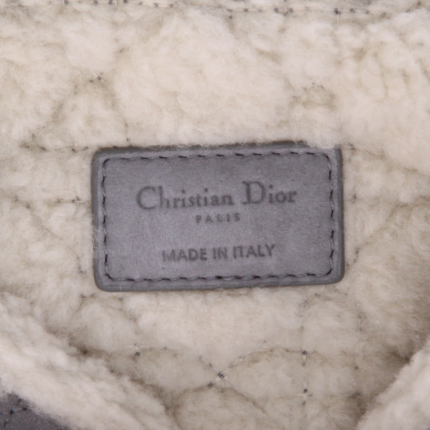 Bolso bandolera Dior  Caro en cuero de obeja volteado gris - Detail D9