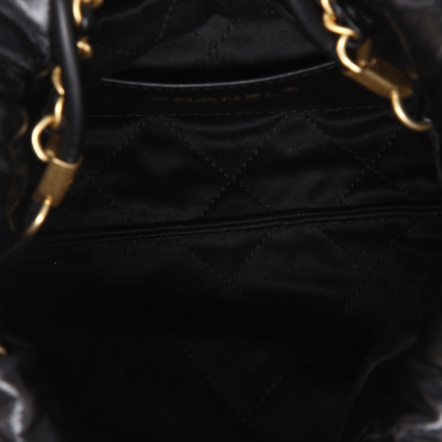 Chanel 22 mini shopping bag in black leather - Detail D8