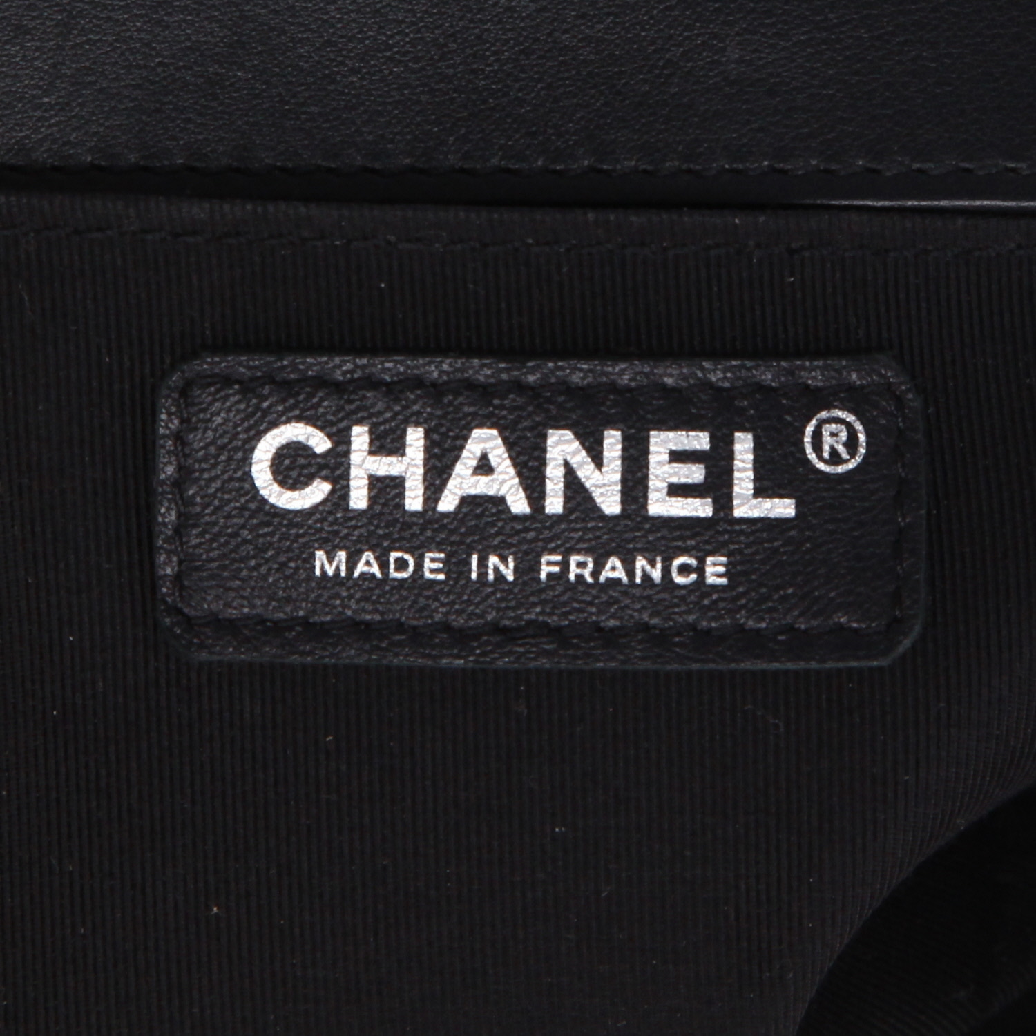 Chanel  Boy shoulder bag  in black quilted leather - Detail D2