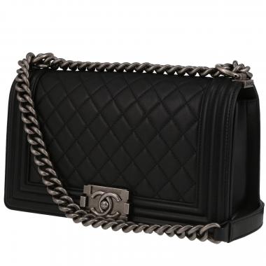 Sac bandoulière Chanel  Boy en cuir matelassé noir