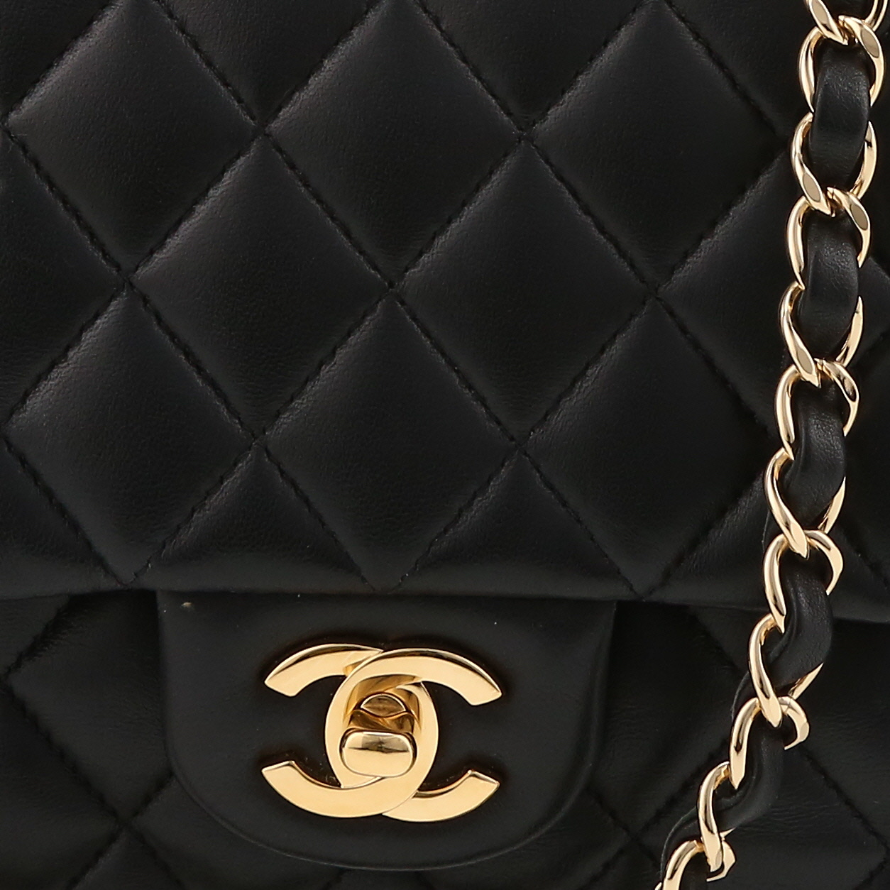 Bolso de mano Chanel  Timeless en cuero acolchado negro - Detail D1