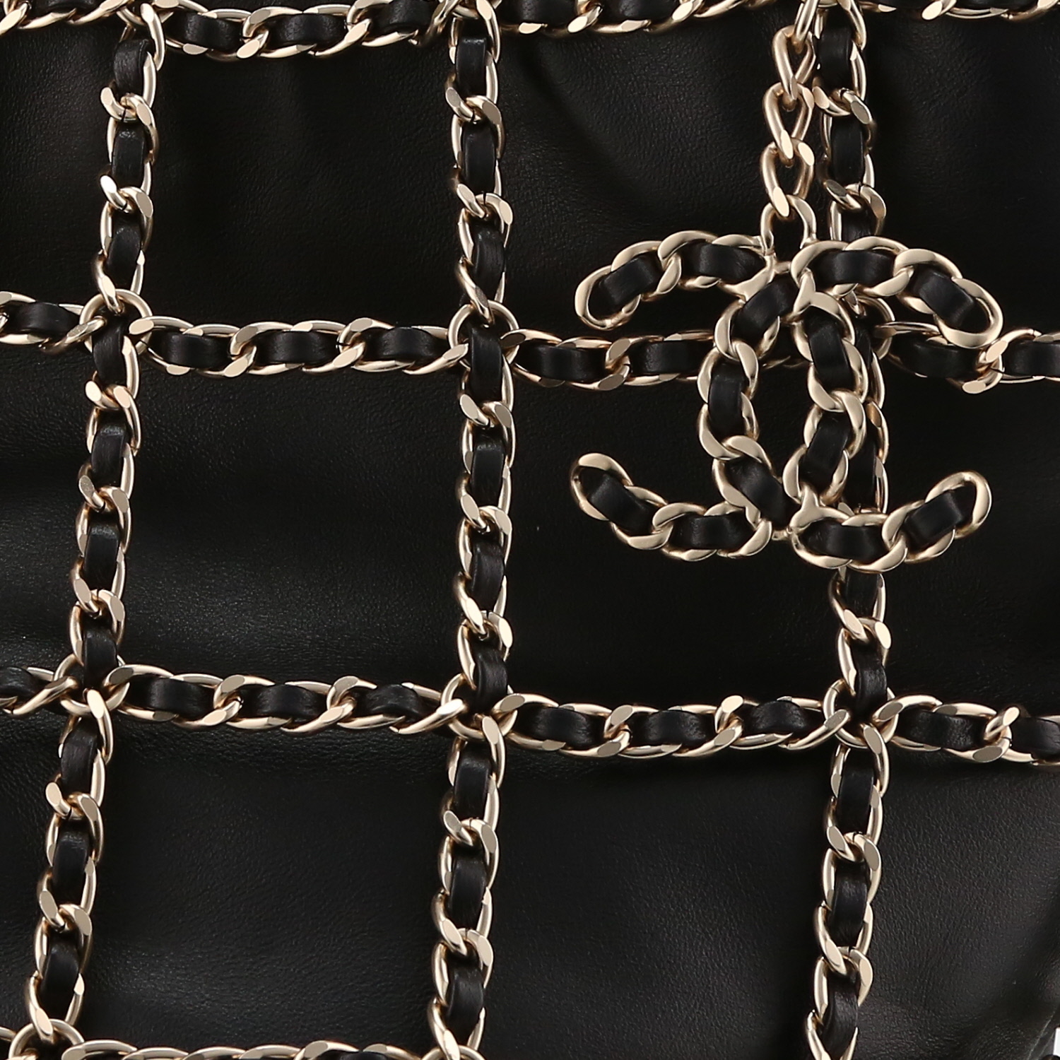 Chanel   shopping bag  in black leather - Detail D1