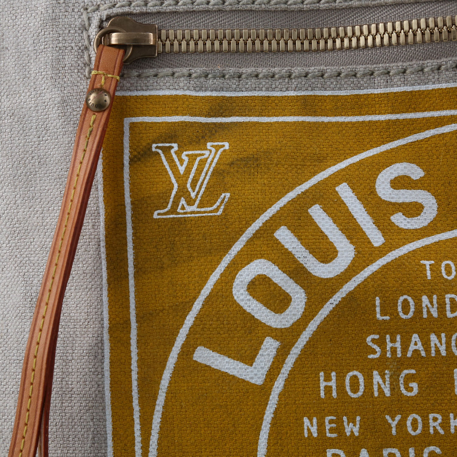 Louis Vuitton  Edition Limitée Trunks & bags shopping bag  in beige canvas - Detail D1