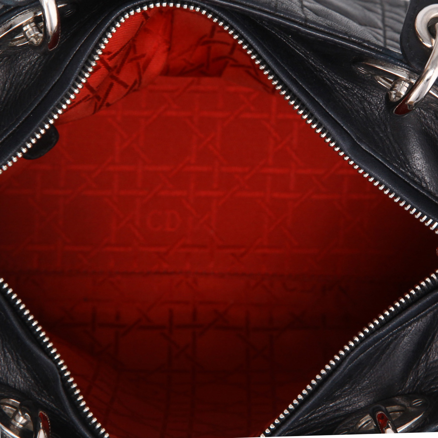 Sac à main Dior  Lady Dior en cuir cannage noir - Detail D8