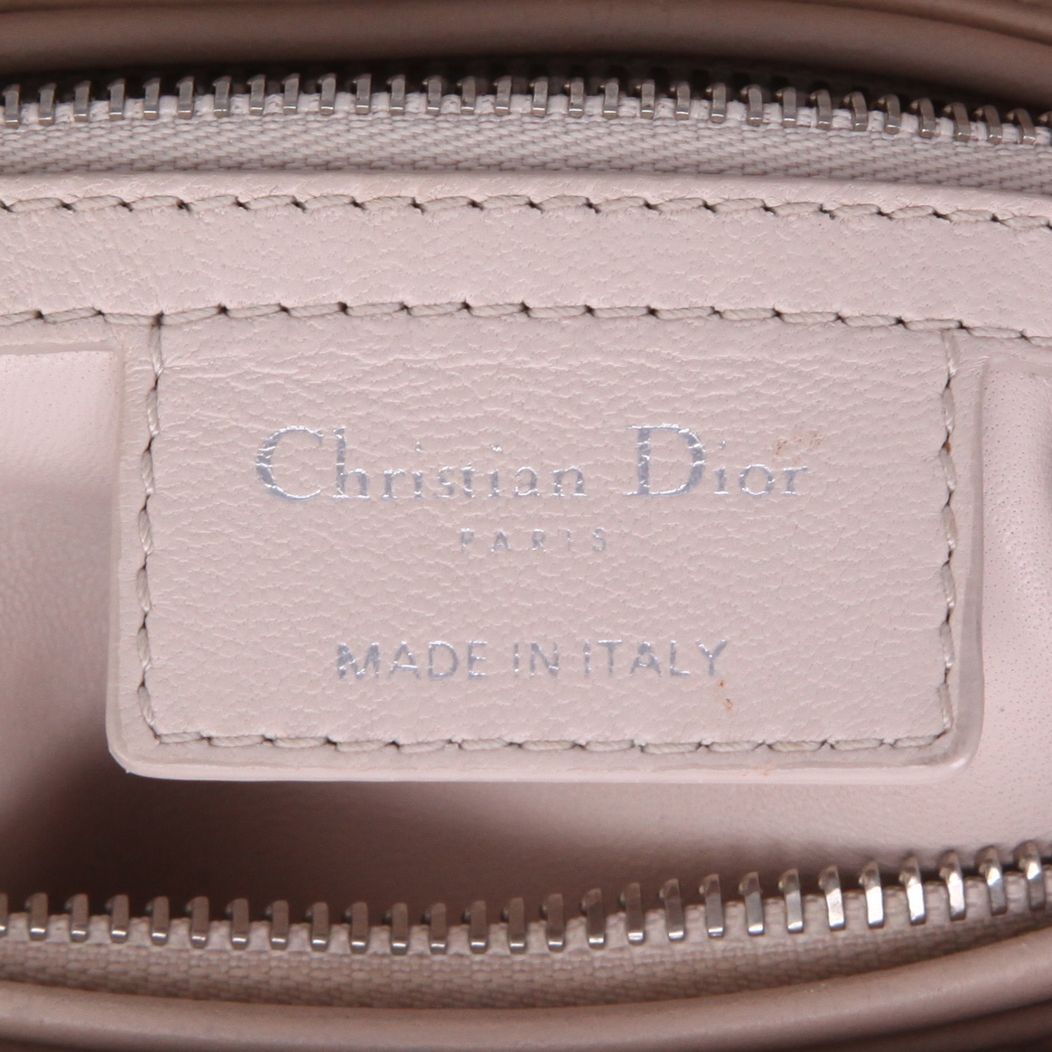 Bolso de mano Dior  Lady Dior en lona verde y plateada y cuero rosa - Detail D2