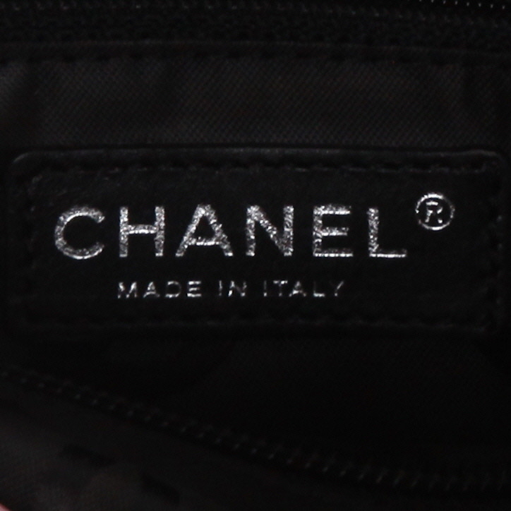Sac à main Chanel  Cambon en cuir matelassé rose et noir - Detail D9