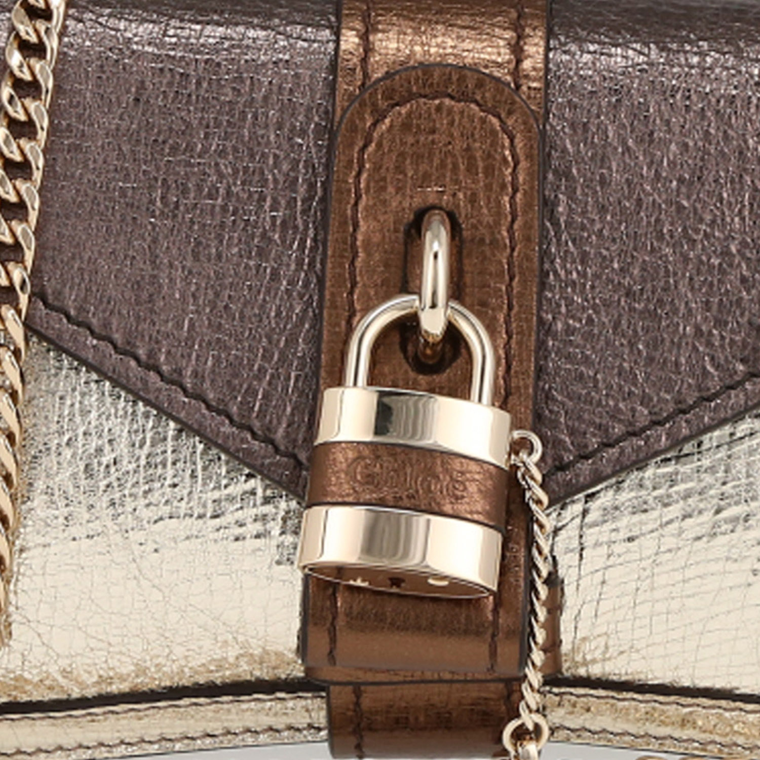 Bolso de mano Chloé  Aby mini en cuero irisado dorado bronce y marrón - Detail D1