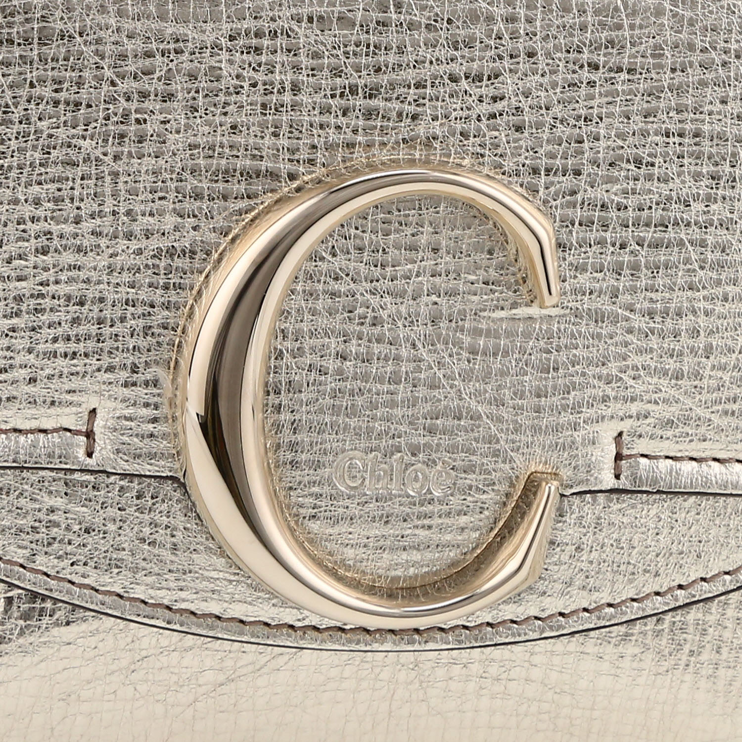 Chloé C shoulder bag in gold grained leather - Detail D1