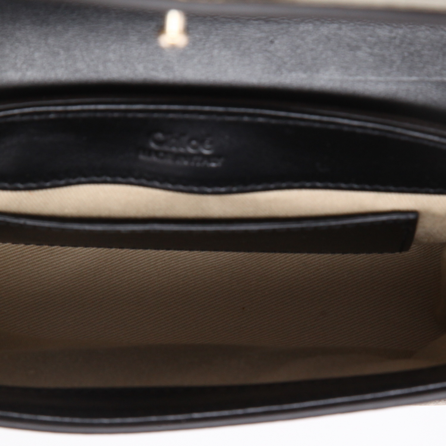 Chloé C shoulder bag in gold grained leather - Detail D8