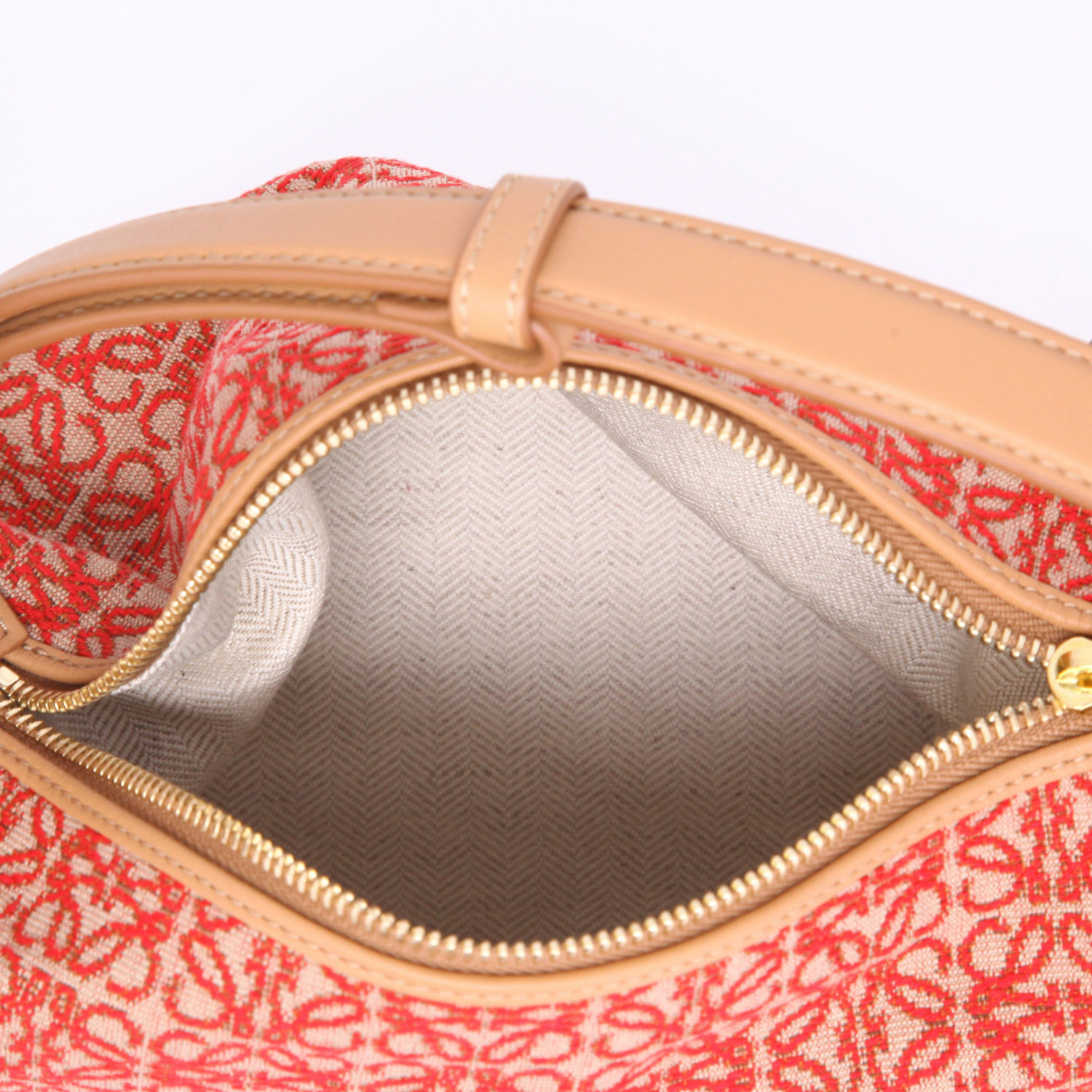 Loewe  Cubi handbag  in beige and red logo canvas  and beige leather - Detail D8