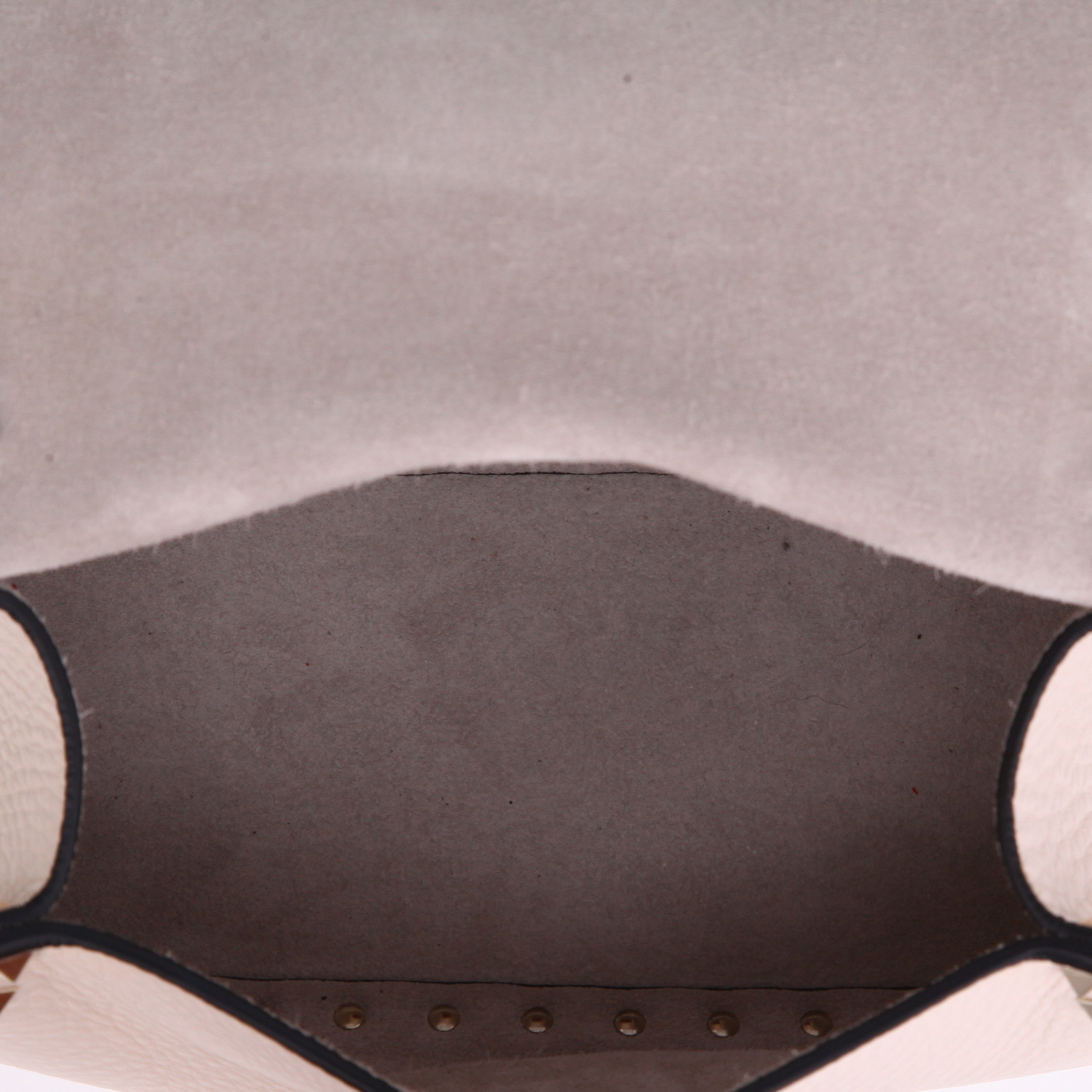 Bolso bandolera Valentino Garavani  Rockstud modelo pequeño  en cuero blanquecino - Detail D3