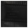 Bolso bandolera Louis Vuitton   en cuero Epi negro - Detail D2 thumbnail