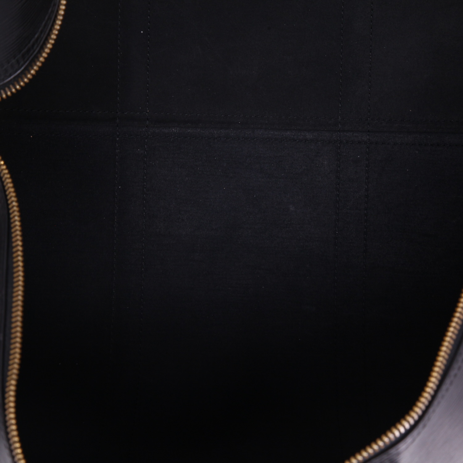 Louis Vuitton  Keepall 60 travel bag  in black epi leather - Detail D3