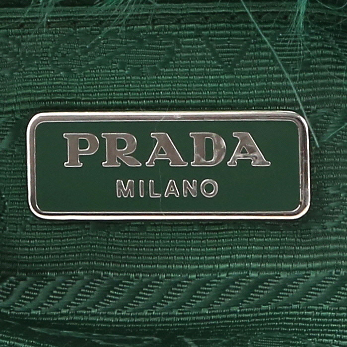 Pochette Prada   modello piccolo  in pelliccia sintetica verde - Detail D2
