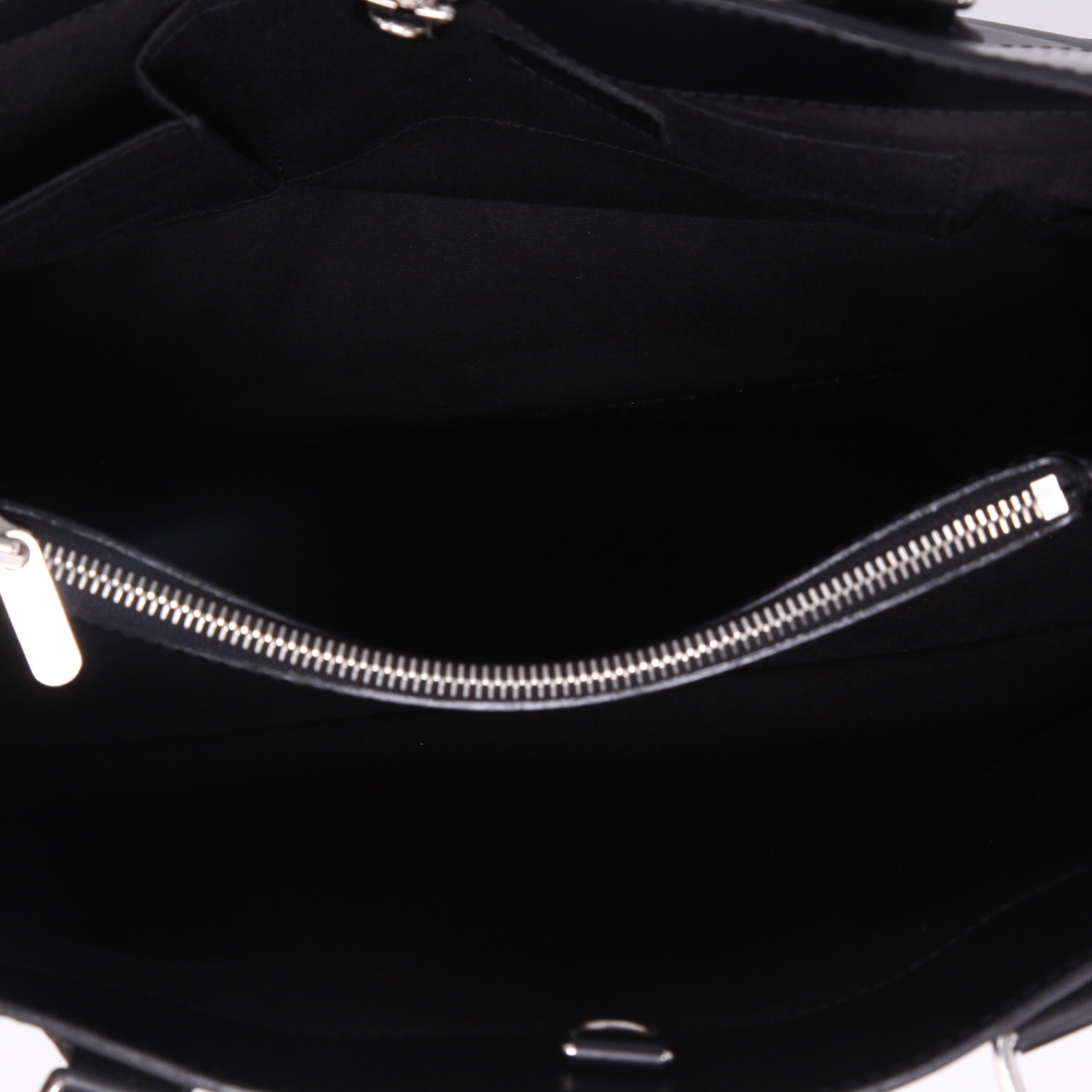 Sac cabas Louis Vuitton  Passy en cuir épi noir - Detail D3