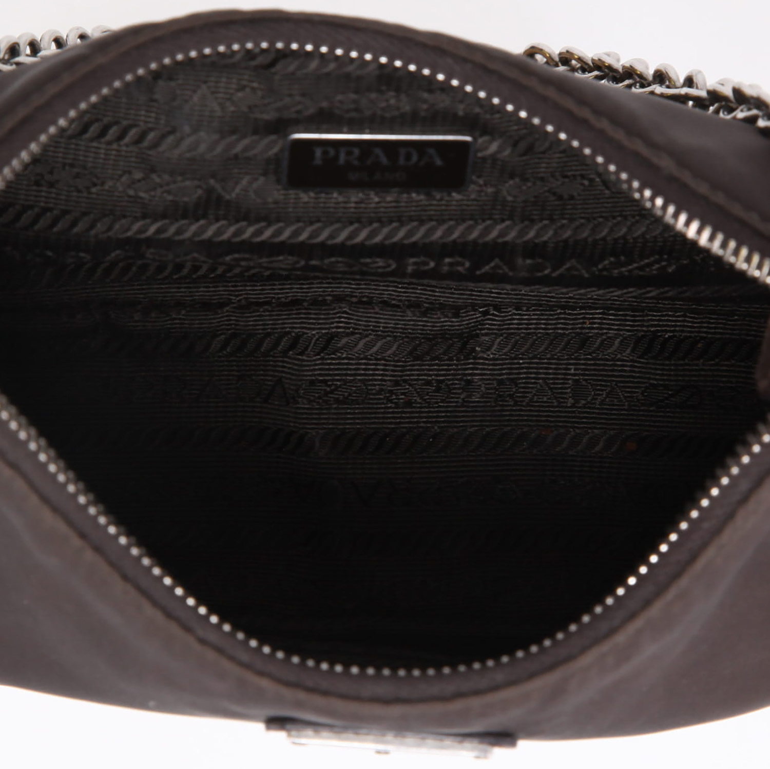 Prada  Re-Edition 2005 shoulder bag  in brown canvas and leather - Detail D3