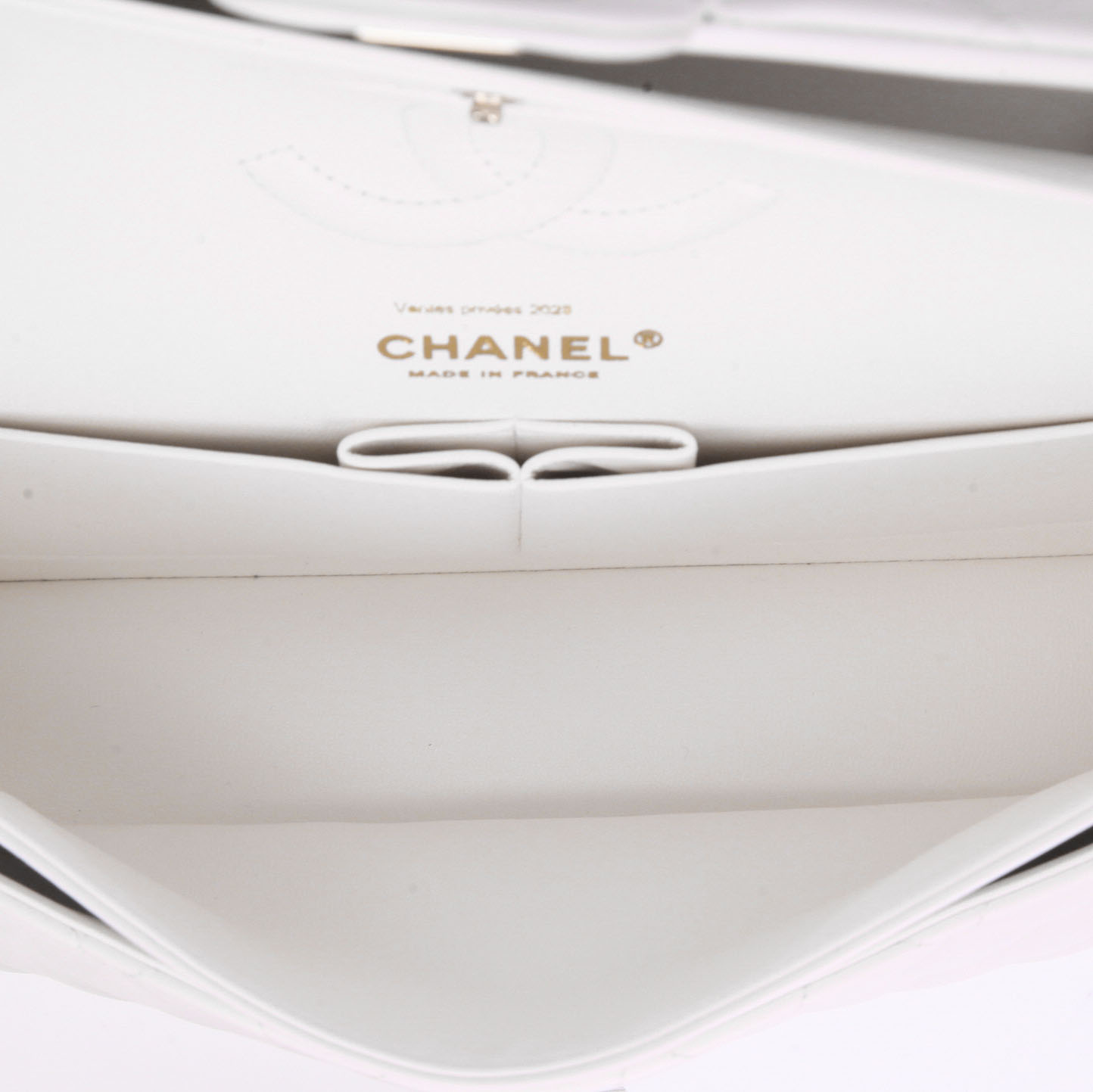 Sac à main Chanel  Timeless Classic en cuir matelassé blanc - Detail D3